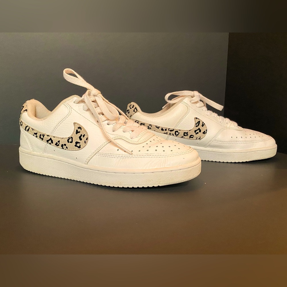 Nike- Women's White with Animal Detail Sneakers Size 7.5